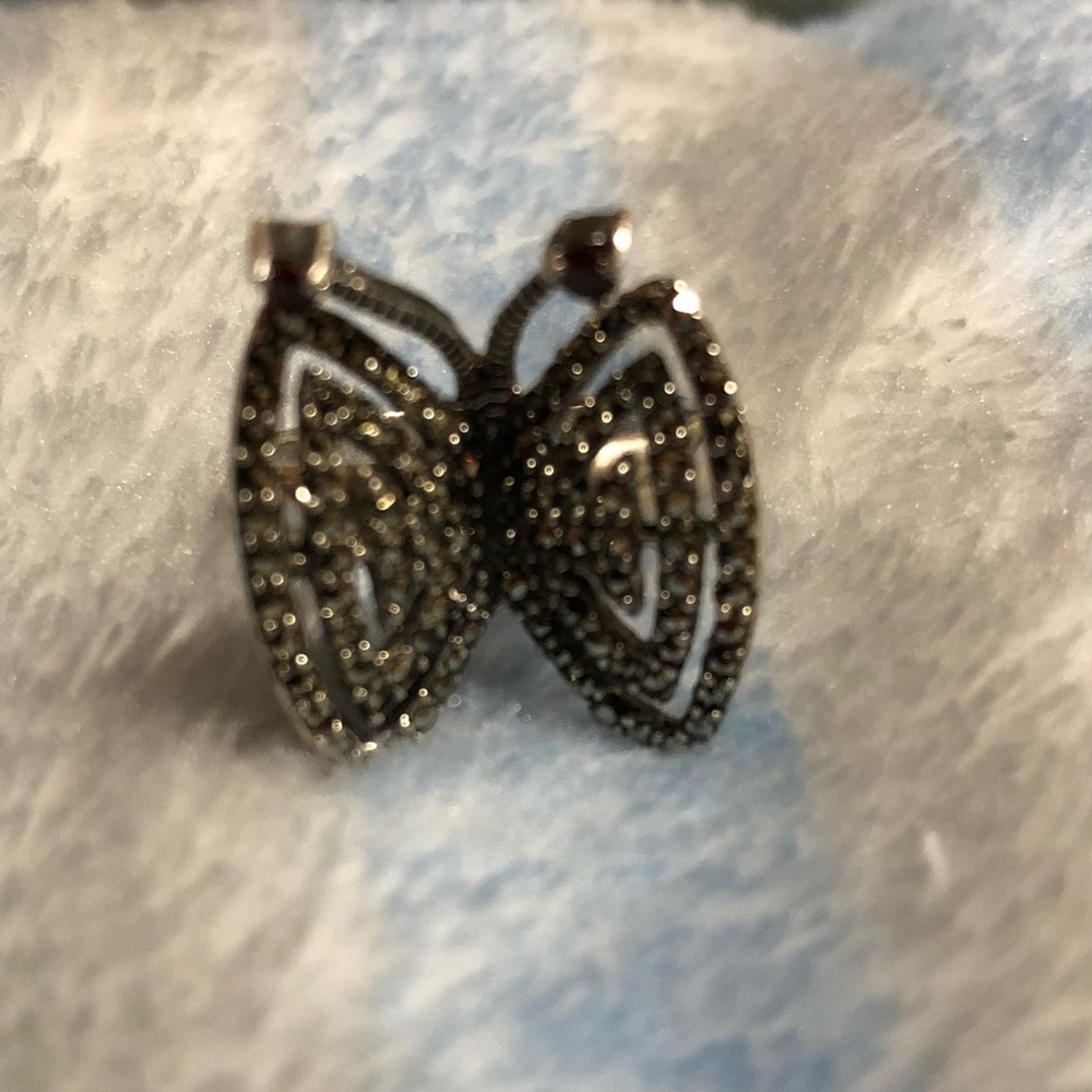 Butterfly ring